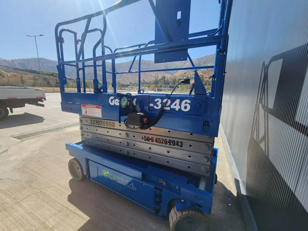 Plataforma tijera eléctrica Genie GS-3246 azul disponible en arriendo CF Rental Chile Plataforma tijera eléctrica Genie GS-3246 azul disponible en arriendo CF Rental Chile